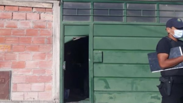La vivienda de la calle Mendoza al 700 fue el escenario del violento ataque de las tres mujeres a Juan Vázquez.