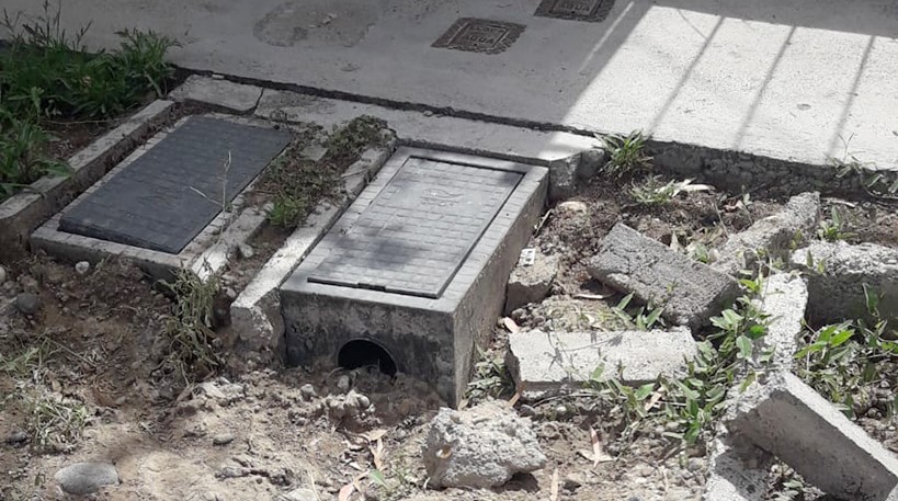 El robo y la rotura del servicio generó el anegamiento de las calles.
