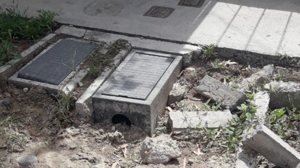El robo y la rotura del servicio generó el anegamiento de las calles.