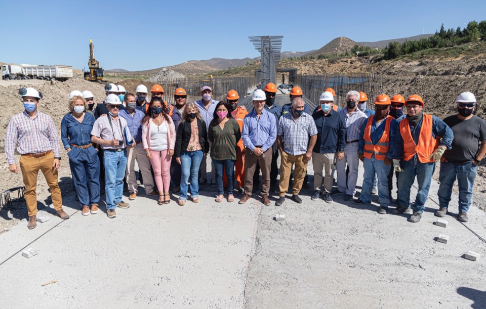 Ingeniería. El objetivo del sistema de reservorios es aliviar el avance de la lluvia y el barro en los barrios.