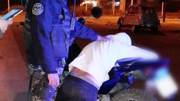 El ladrón fue aprehendido en plena calle con elementos del delito.