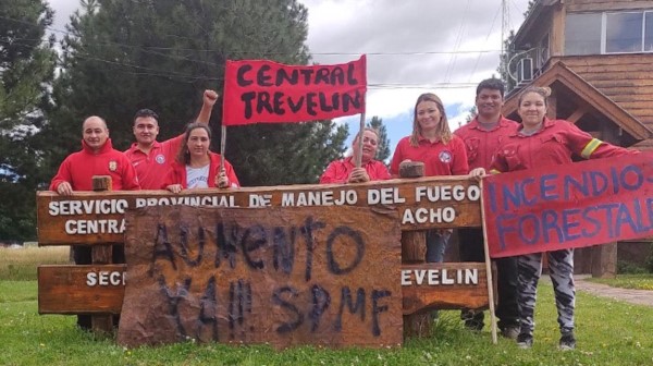 Los brigadiastas continúan con medidas de reclamos por paritarias.
