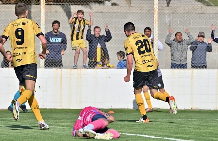 Lucas González marcó el primero del Aurinegro. (Foto: Daniel Feldman/Jornada).
