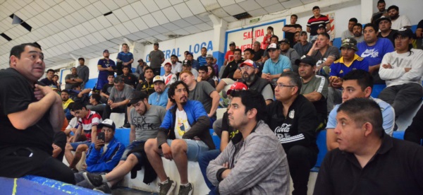 Debate. Chávez encabezó la discusión con los delegados de los clubes y aseguró que el torneo seguirá ya que es una forma de contención para los vecinos de los barrios.