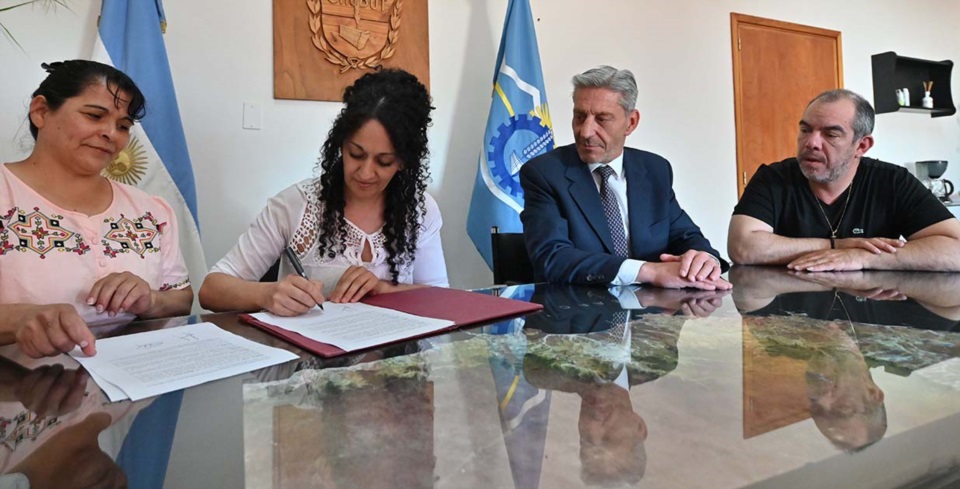 Acuerdo. Las mujeres que conducen la Asociación rubricaron un convenio por 5 años que las ayuda mucho.