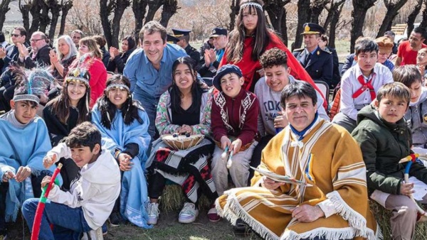 El intendente Luque presente en el aniversario de la Escuela 73.