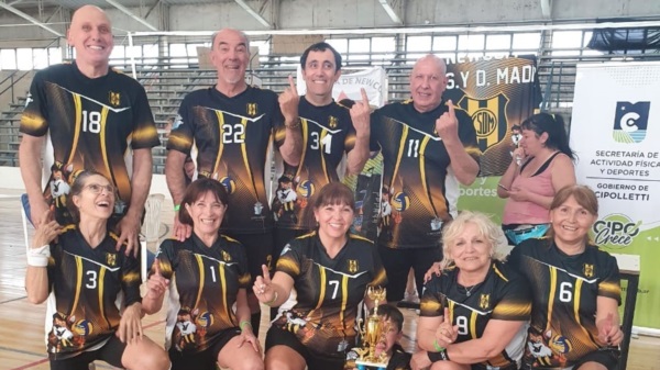 El equipo +50 de Deportivo Madryn. 