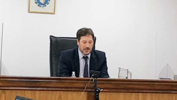 El juez Ariel Quiroga absolvió a los policías Cayupul y Gajardo.