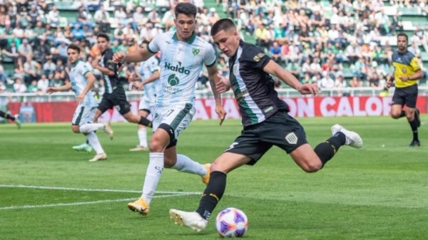 Los pibes del Taladro, de buen partido, empataron sin goles frente a Sarmiento por la última fecha del torneo.
