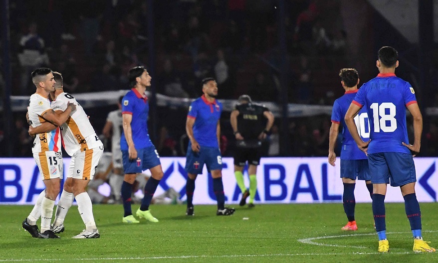 Tigre fue goleado por Arsenal y se tendrá que conformar con la Sudamericana.