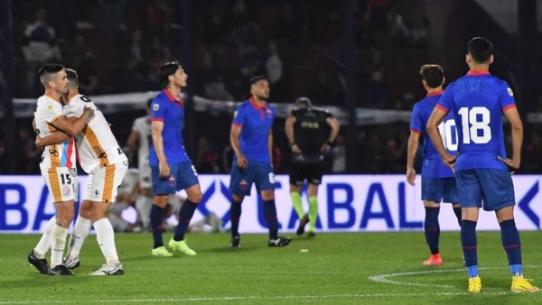 Tigre fue goleado por Arsenal y se tendrá que conformar con la Sudamericana.