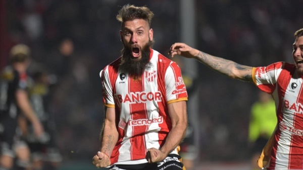 Cuando le dijeron en la clínica que se tenia que operar en apendicitis, se escapó porque eso significaba perderse al menos la ida de las semifinales del Reducido.