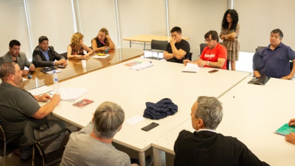 Trato hecho. En enero se reiniciará la discusión salarial con el sector.