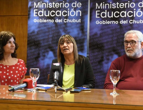 Conferencia. La cúpula del Ministerio explicó la discutida resolución. 