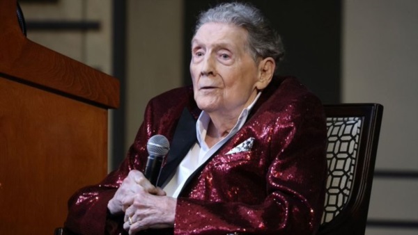 Jerry Lee Lewis, el cantante que electrificó el rock 'n' roll temprano con éxitos como "Great Balls of Fire" y "Whole Lotta Shakin' Goin' On" murió este viernes.