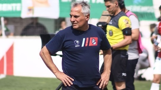 No habrá renovación y Leo Madelón dejó de ser el entrenador de Arsenal.