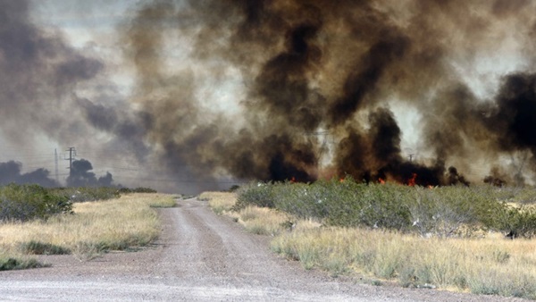 Humo. Una postal que suele surgir los veranos y hay que combatir.