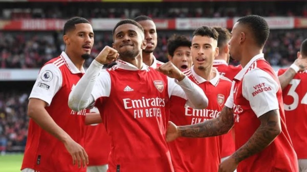 El equipo londinense continúa liderando la Premier League después de vencer al Nottingham Forest.  No era líder en solitario en la jornada 12 desde la temporada 2013/14.
