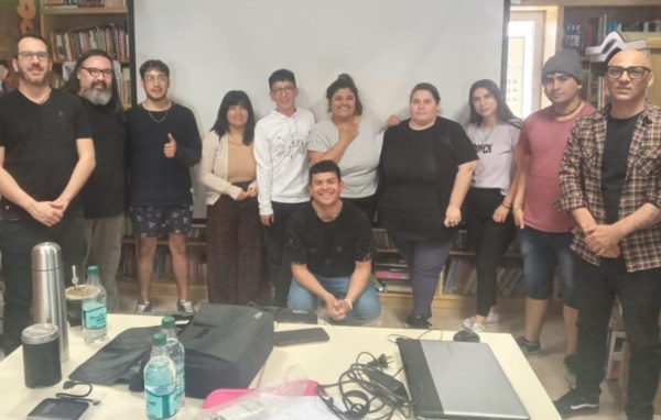 Capacitados. Una postal de los involucrados en el Taller de Fortalecimiento y Difusión en la Biblioteca. 