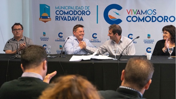 El intendente Juan Pablo Luque presidió la apertura de sobres.