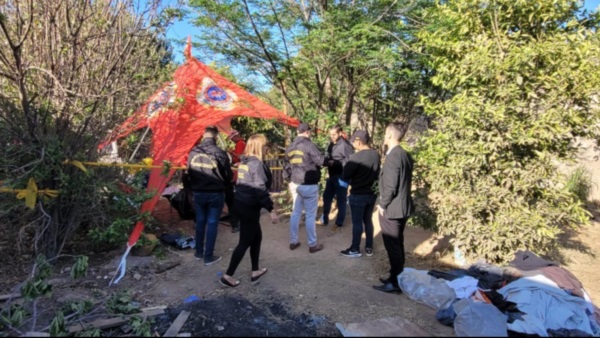 La policía cordobesa retomó esta mañana la excavación en el pozo de agua de una vivienda de la zona noreste de la capital provincial .