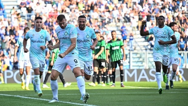 Inter venció 2-1 al Sassuolo con doblete de Dzeko. El bosnio superó los 100 goles en la Serie A.