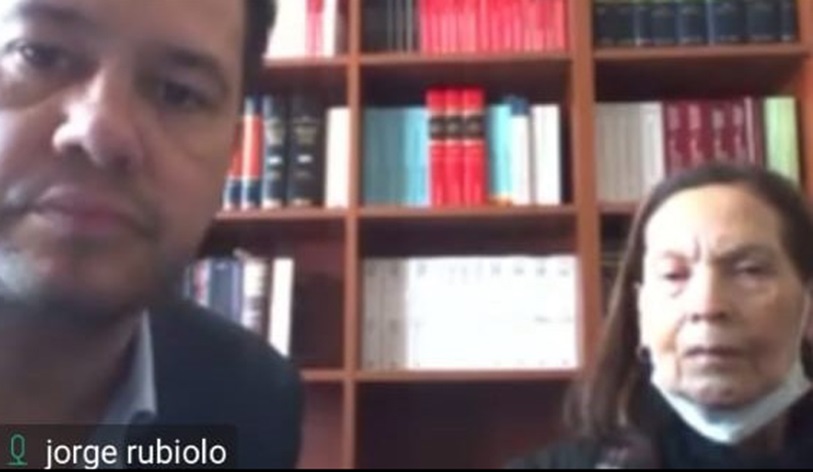 Ida Sepúlveda junto a su defensor propone un acuerdo judicial.