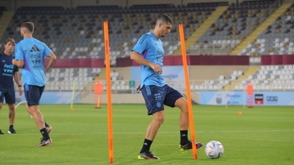 Pezzella, Guido Rodríguez y Armani se entrenaron en Abu Dhabi pensando en el Mundial.