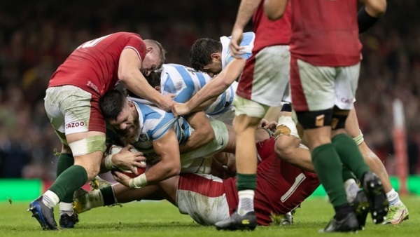 Apática presentación de Los Pumas, imprecisos, erráticos, incordiosos y no tomando buenas decisiones. Gales lo hizo simple.