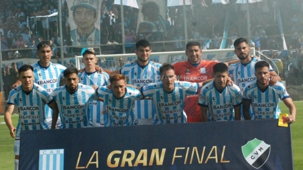 Racing de Córdoba sube a la Primera Nacional y es el sexto ascenso de su historia.