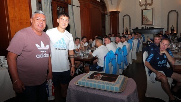 La delegación de Argentina festejó el cumple de Paulo Dybala.