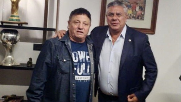 Pasini, junto a Claudio Tapia, presidente de la AFA.