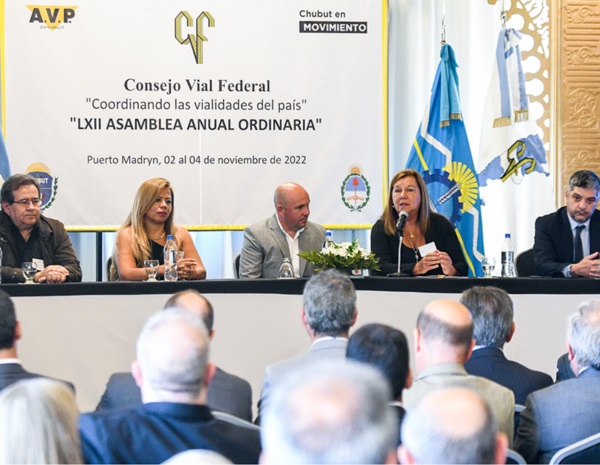 Sastre, Alicia Benítez, Cynthia Gélvez y Gustavo Aguilera en el acto. 