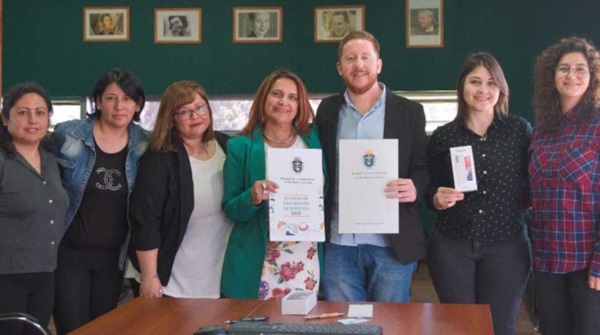 Aporte. Provincia entregó un celular para atender las urgencias. 