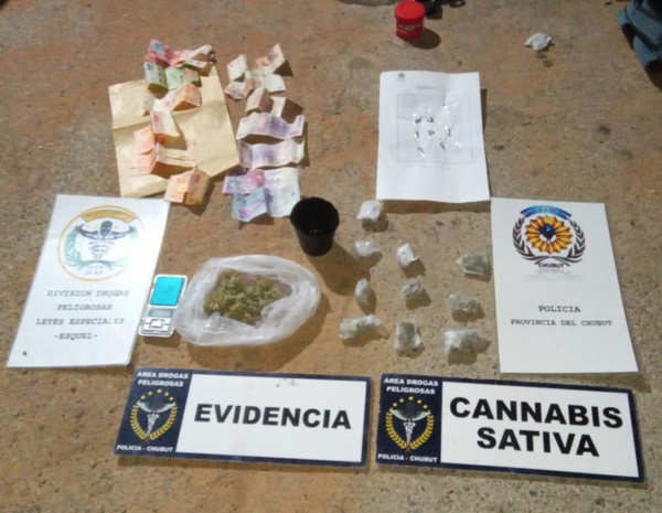 Los elementos incautados por la Policía tras el procedimiento.