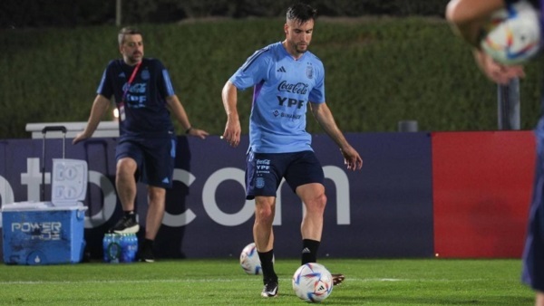 Tagliafico le ganó la pulseada al "Huevo" Acuña para estar en el lateral izquierdo en el partido debut.