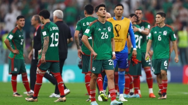 México lo intentó hasta el final, se estaba quedando afuera por tarjetas amarillas, le anularon 2 goles, y Arabia convirtió en el 95'. 