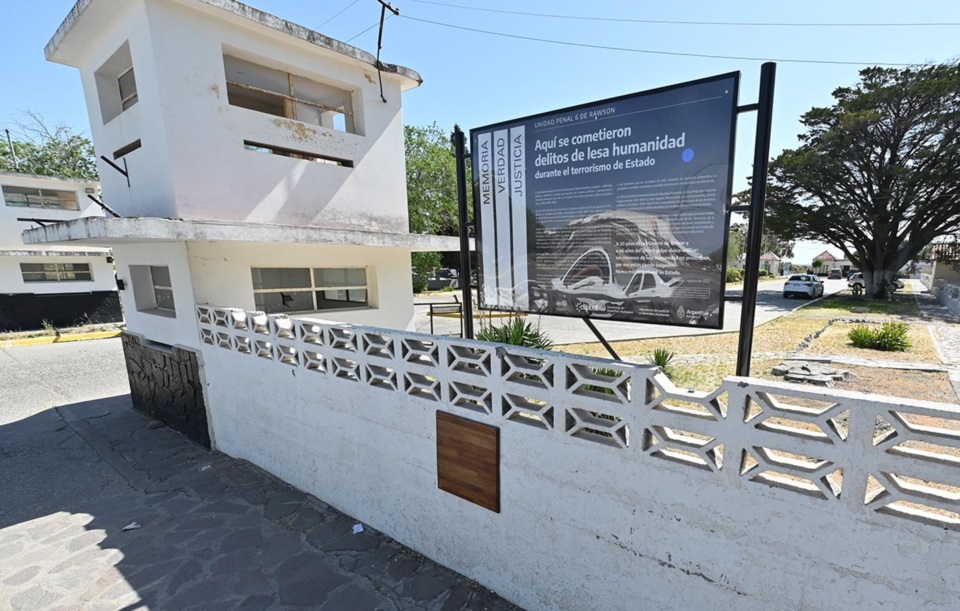 Vándalos. El lugar del robo ya sin la valiosa placa, que se colocó en memoria de los tiempos de dictadura.