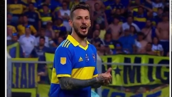 Parte del TDD de AFA pretende aplicarle cuatro o más fechas de sanción a Darío Benedetto.