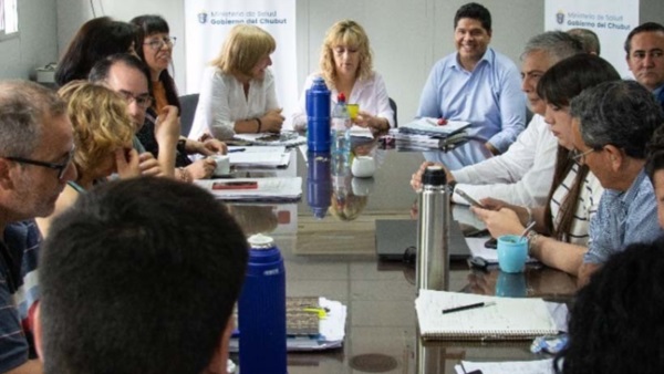 Sonrisas. Se acordó un punto pero aún falta mucha negociación.