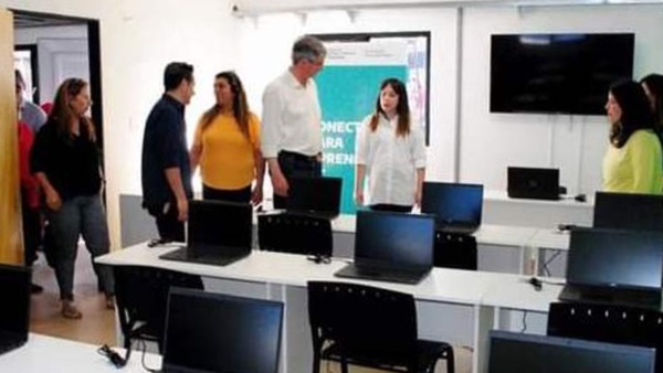 El intendente Ongarato acompañó la inauguración del Punto Digital.