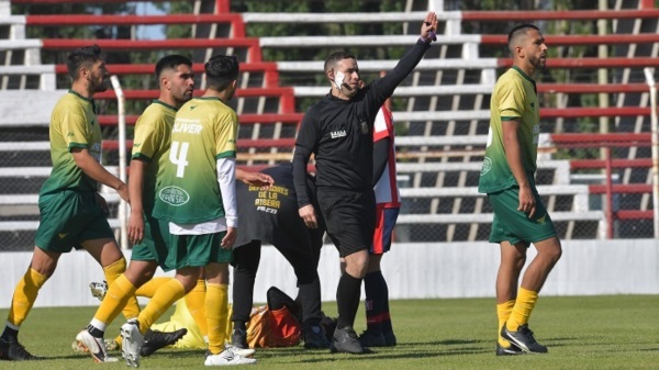 Ariel Murillo, el árbitro designado para el partido entre J.J. Moreno y La Ribera. Foto: Daniel Feldman.