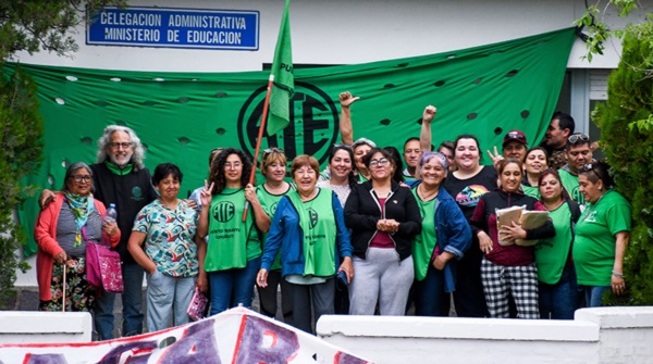 Los trabajadores ocupan las instalaciones de forma pacífica.