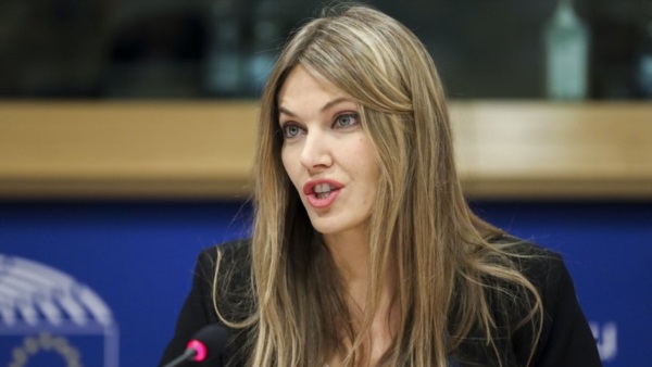 Kaili y su pareja estánmuy complicados con esta causa escandalosa.