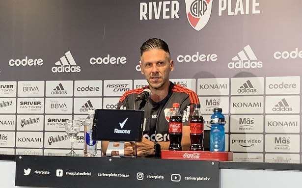 Demichelis invitó oficialmente a Nicolás Otamendi a unirse a River después del Mundial.
