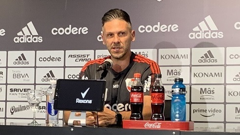 Demichelis invitó oficialmente a Nicolás Otamendi a unirse a River después del Mundial.
