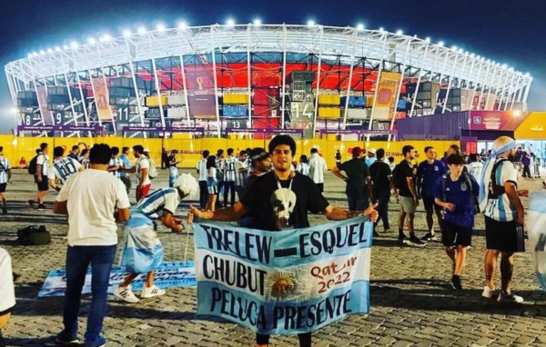 Juan Villarroel, el protagonista. Superó obstáculos y llegó a Qatar para disfrutar del Mundial.