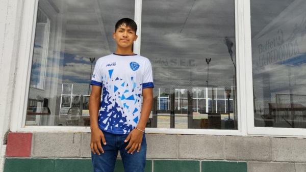 Cristian Mansilla, de 15 años, sueña con jugar en River.