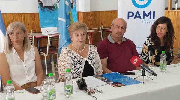 Los representantes del Centro de Jubilados anunciaron el evento.