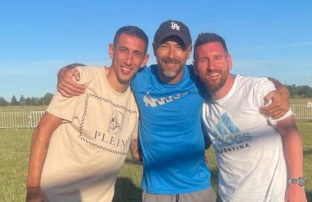 El Kily González recibió a Messi y Di María en Rosario luego de la histórica jornada de festejos en Buenos Aires.